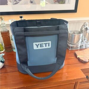 YETI Camino CarryAll Tote Bag 20 - Nordic Blue